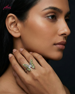 Elegant Green Crystal Leaf Luxury Ring